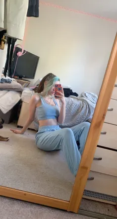 OnlyFans cuenta snow_elle_2 header 2