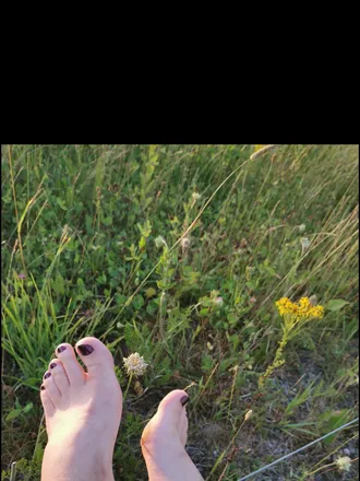 OnlyFans cuenta twolesslonelyfeet header 2