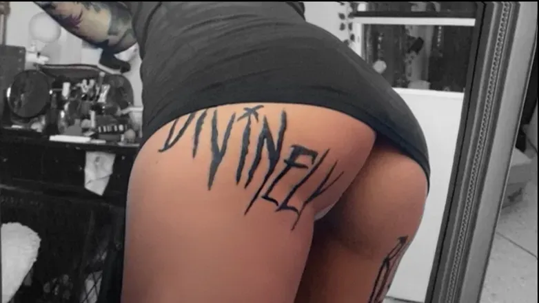 OnlyFans cuenta oshiee header 2
