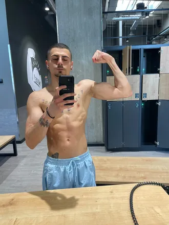 OnlyFans cuenta xhonny header 2