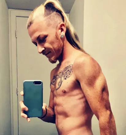 OnlyFans account  raysofrye avatar 1