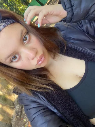 OnlyFans cuenta yourthiccbrunette header 2