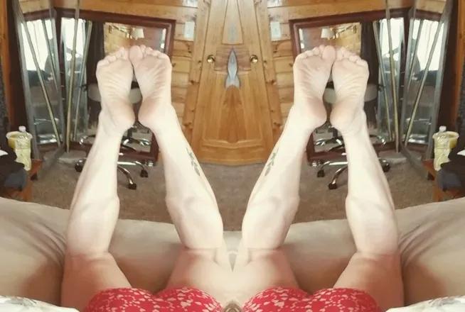 OnlyFans cuenta theleggoddess header 2