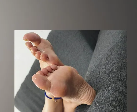 OnlyFans account  honey6feet header 2
