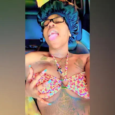 OnlyFans account  itsshennessyy avatar 1