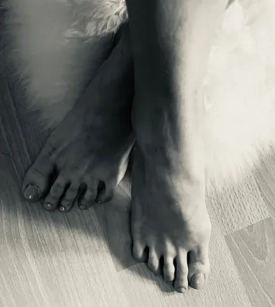 OnlyFans account  ridingfeetgirl header 2