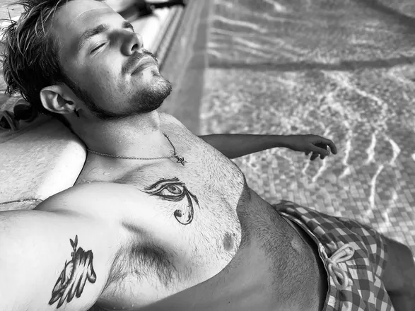 OnlyFans cuenta micky.brown.eyes header 2
