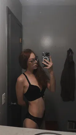 OnlyFans account  ladyguinevere21 header 2