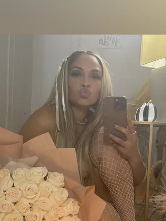 OnlyFans cuenta yourdollxoxo header 2