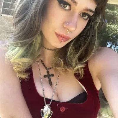 OnlyFans account  maraevee avatar 1