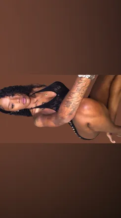 OnlyFans cuenta andrea.fi3lds header 2