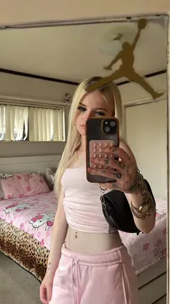 OnlyFans de tiny_kiwi