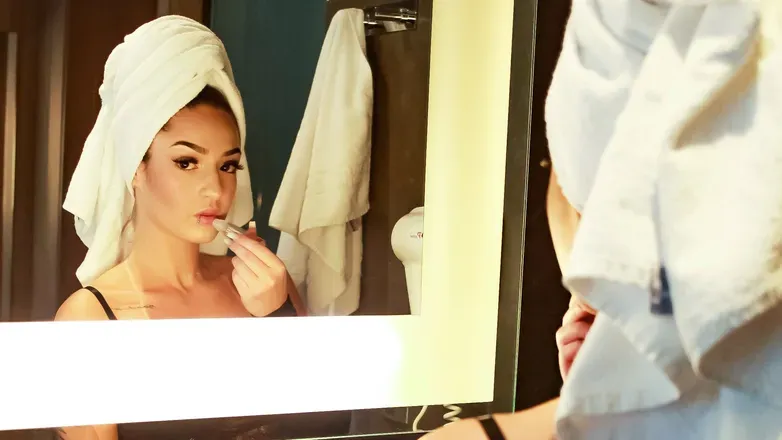 OnlyFans cuenta mafemello header 2