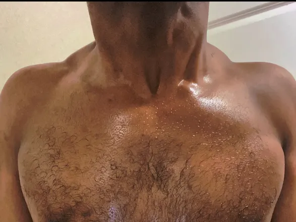 OnlyFans cuenta moderately_hung header 2