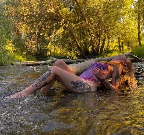 OnlyFans cuenta inked_doll247 header 2