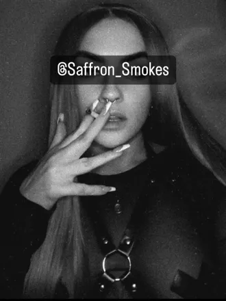 OnlyFans cuenta saffron_smokes header 2