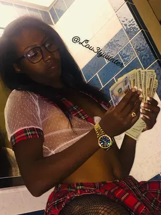 OnlyFans account  lovelywinter header 2