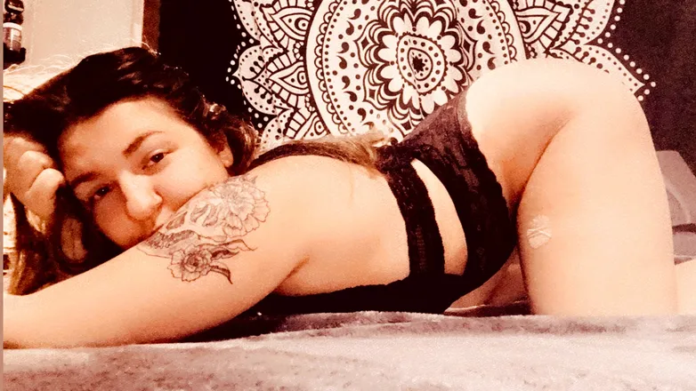 OnlyFans cuenta vickielee19 header 2