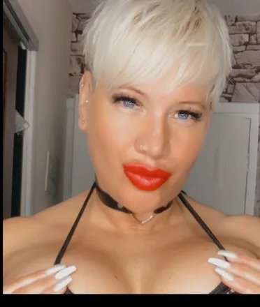 OnlyFans cuenta emmakoxxx header 2
