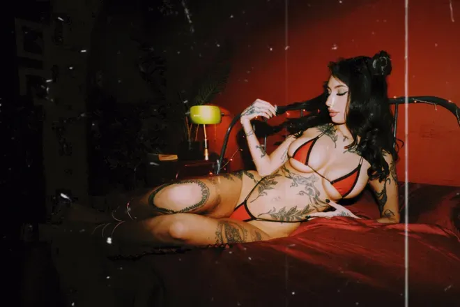 OnlyFans cuenta zeena_valvona header 2