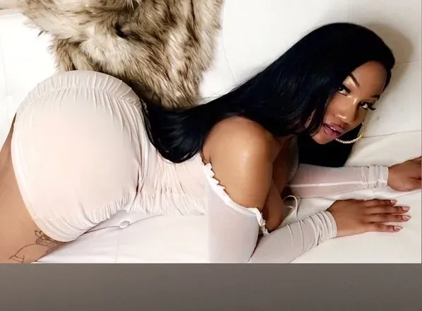 OnlyFans cuenta omgtsclaire header 2