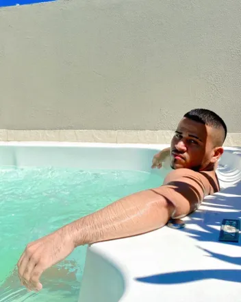 OnlyFans account  u225510345 header 2