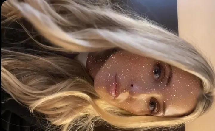 OnlyFans cuenta rosiemcmills header 2