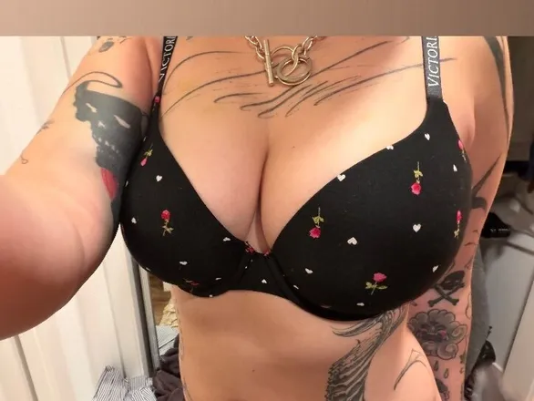 OnlyFans cuenta velvetava header 2