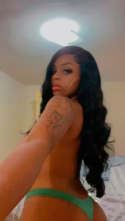 OnlyFans cuenta mirrandak28 header 2