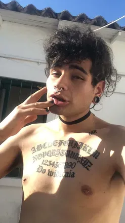OnlyFans cuenta shy_but_cute avatar 1