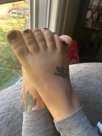 OnlyFans account  allyoucanfeet420666 header 2