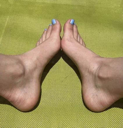 OnlyFans account  cutetoes_n_rainbows avatar 1