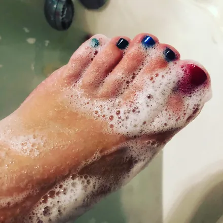 OnlyFans cuenta lolabearsfeet header 2