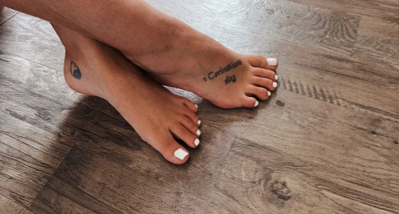 OnlyFans cuenta kellzfeet header 2