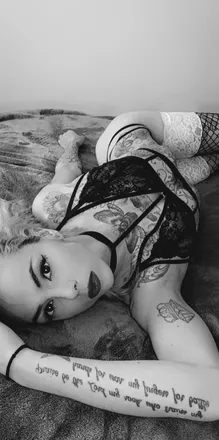OnlyFans cuenta aria_moon710 header 2