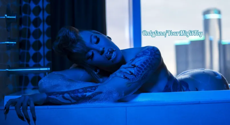 OnlyFans cuenta yourmisfittoy header 2