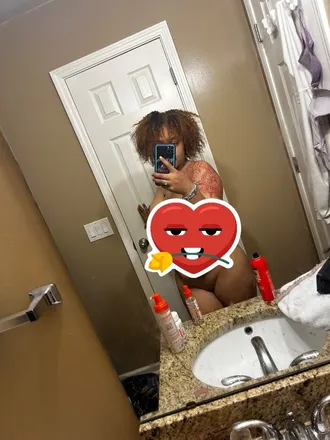 OnlyFans cuenta yummyyannah header 2