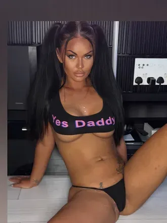 OnlyFans of roxilloydxxx