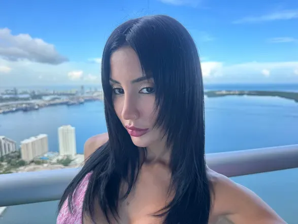OnlyFans of snaxychann