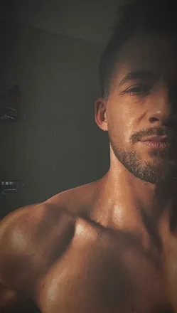 OnlyFans cuenta aestheticmike header 2