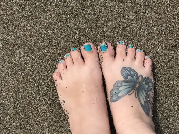OnlyFans cuenta feetshortandsweet header 2