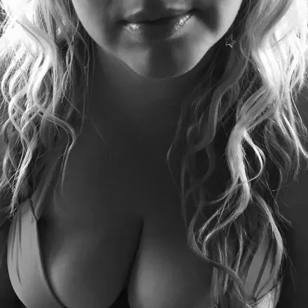 OnlyFans account  charmingauthor avatar 1