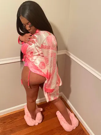 OnlyFans cuenta shaemonee header 2