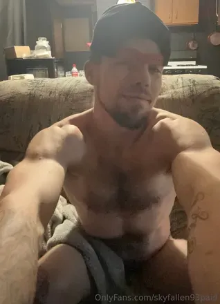 OnlyFans cuenta skyfallen93 header 2