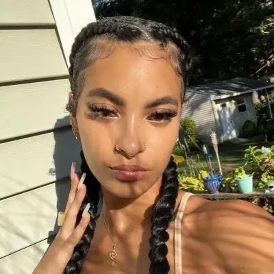 OnlyFans cuenta prettylittleoneee avatar 1