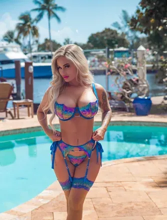OnlyFans account  lorinroze avatar 1