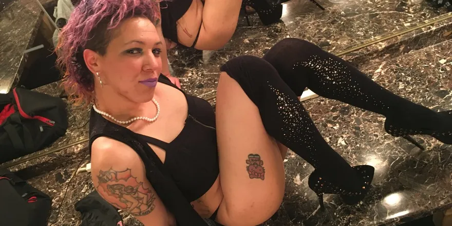 OnlyFans cuenta sallybluntz header 2