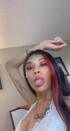 OnlyFans cuenta reinaaheart avatar 1