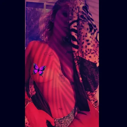 OnlyFans cuenta prettylilbodiez header 2