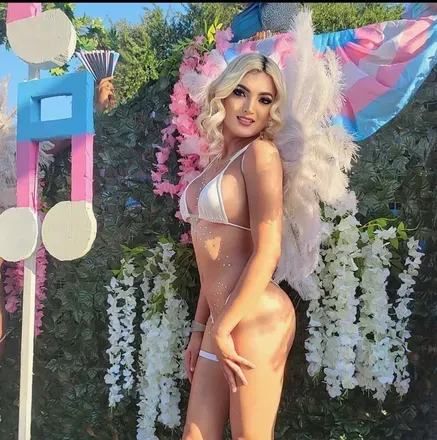 OnlyFans account  castellanosari8 avatar 1